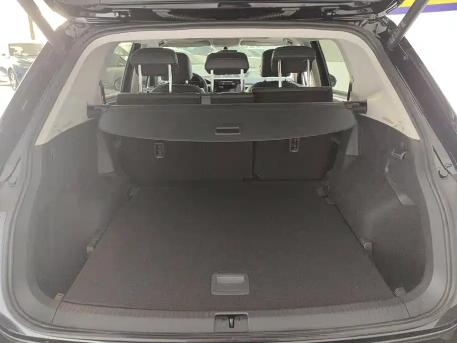 Volkswagen Tiguan L L 2022 330TSI AT R-Line