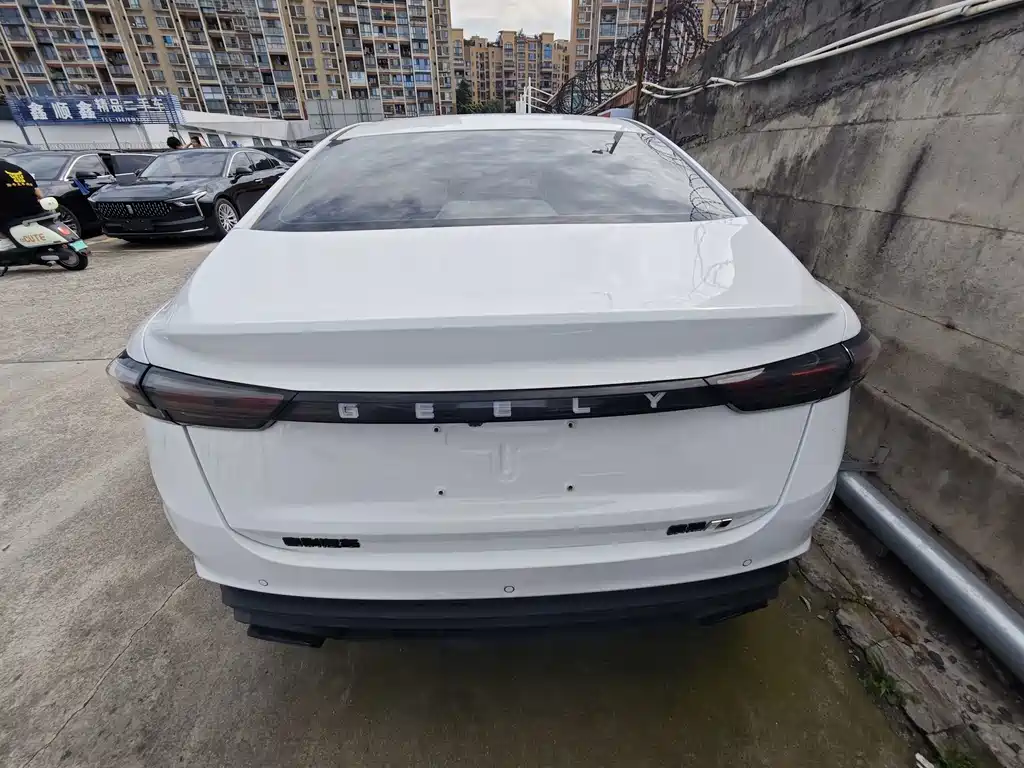 Geely Binrui — миниатюра 15