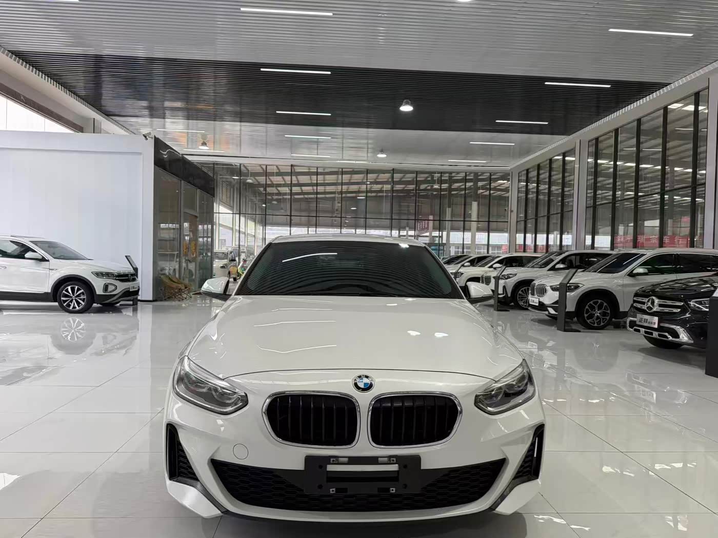BMW 1 Series 1.5 л 2022 г. Белый, пробег 40000 км