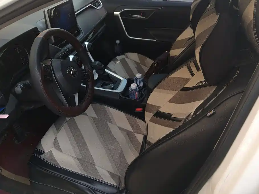 Toyota RAV4 — миниатюра 9