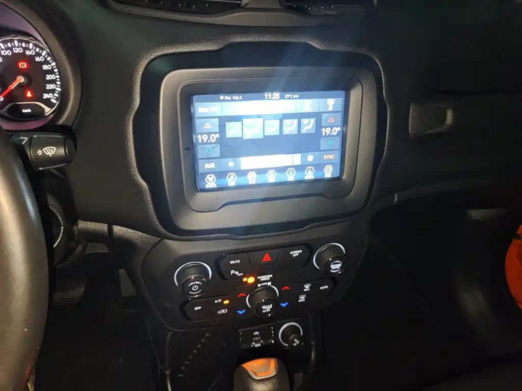 Jeep Renegade — миниатюра 9