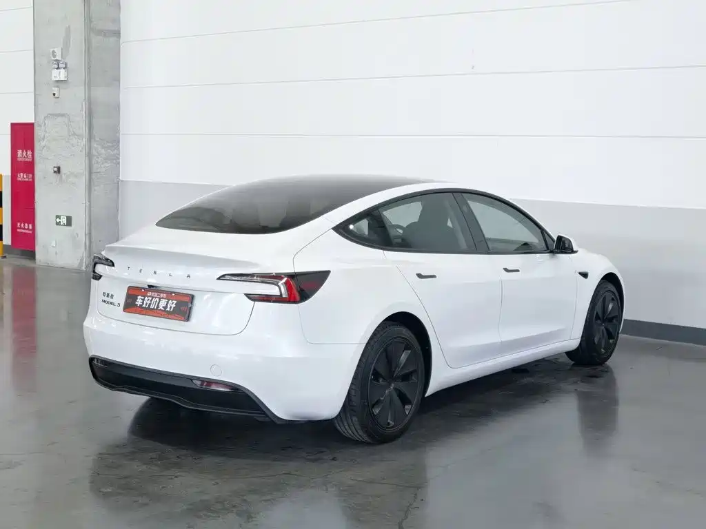 Tesla Model 3 — миниатюра 2