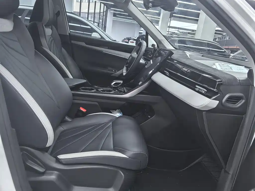 Geely Boyue L — миниатюра 13