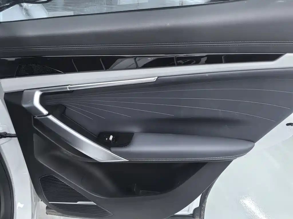 Geely Boyue L — миниатюра 12