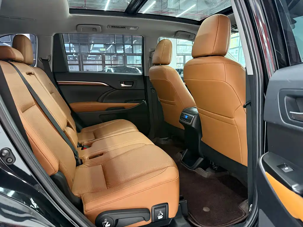 Toyota Highlander — миниатюра 10