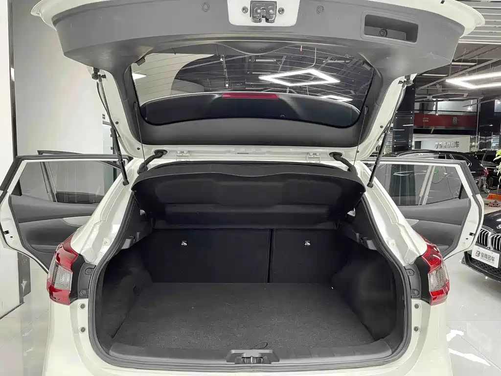 Nissan Qashqai — миниатюра 13