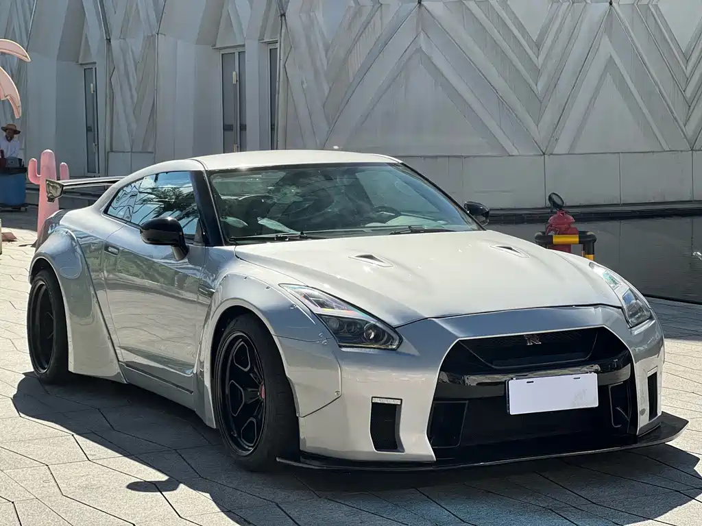 Nissan GT-R — миниатюра 3