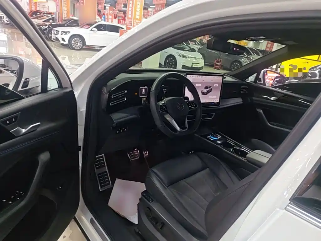 Volkswagen Tiguan L — миниатюра 16