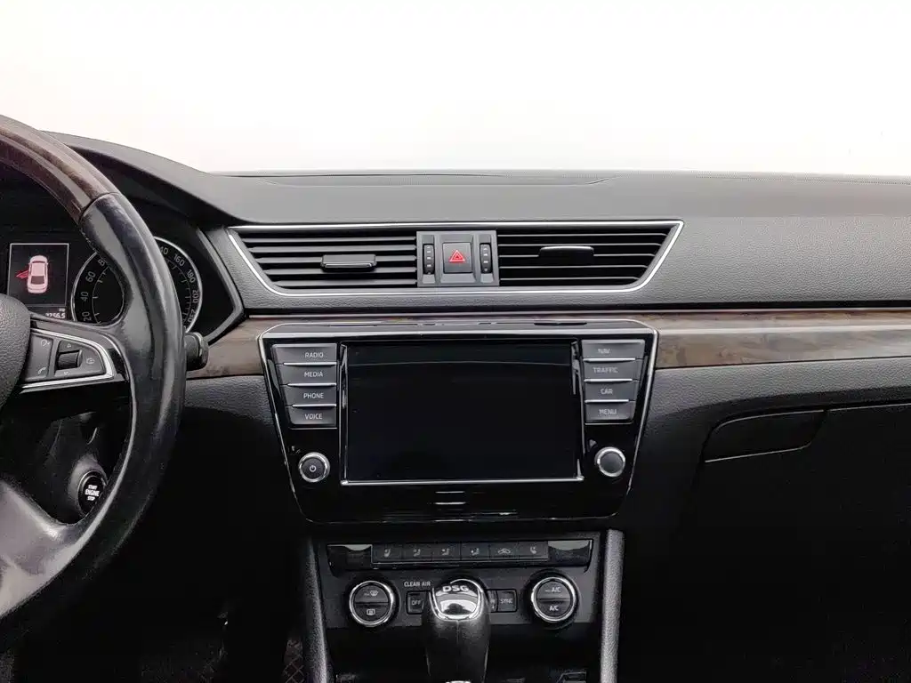 Skoda Superb — миниатюра 12