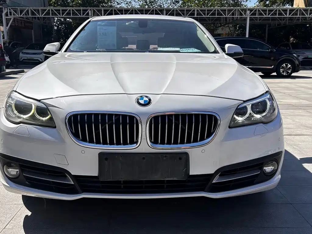 BMW 5 Series — миниатюра 12