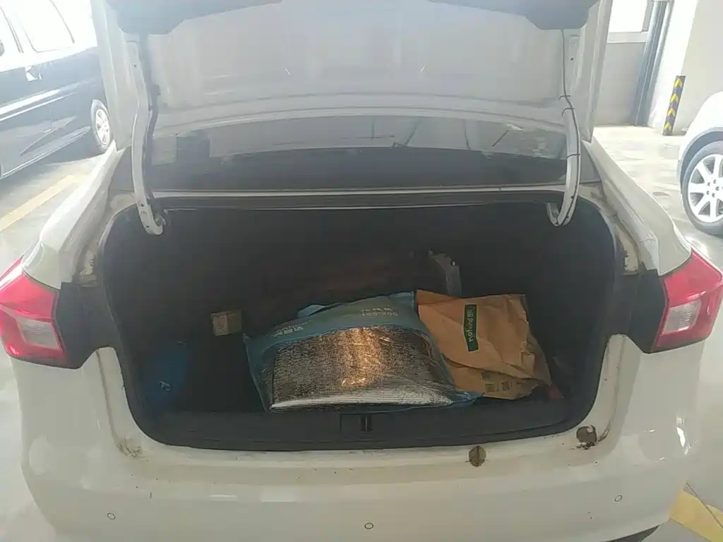 Roewe 360 — миниатюра 10