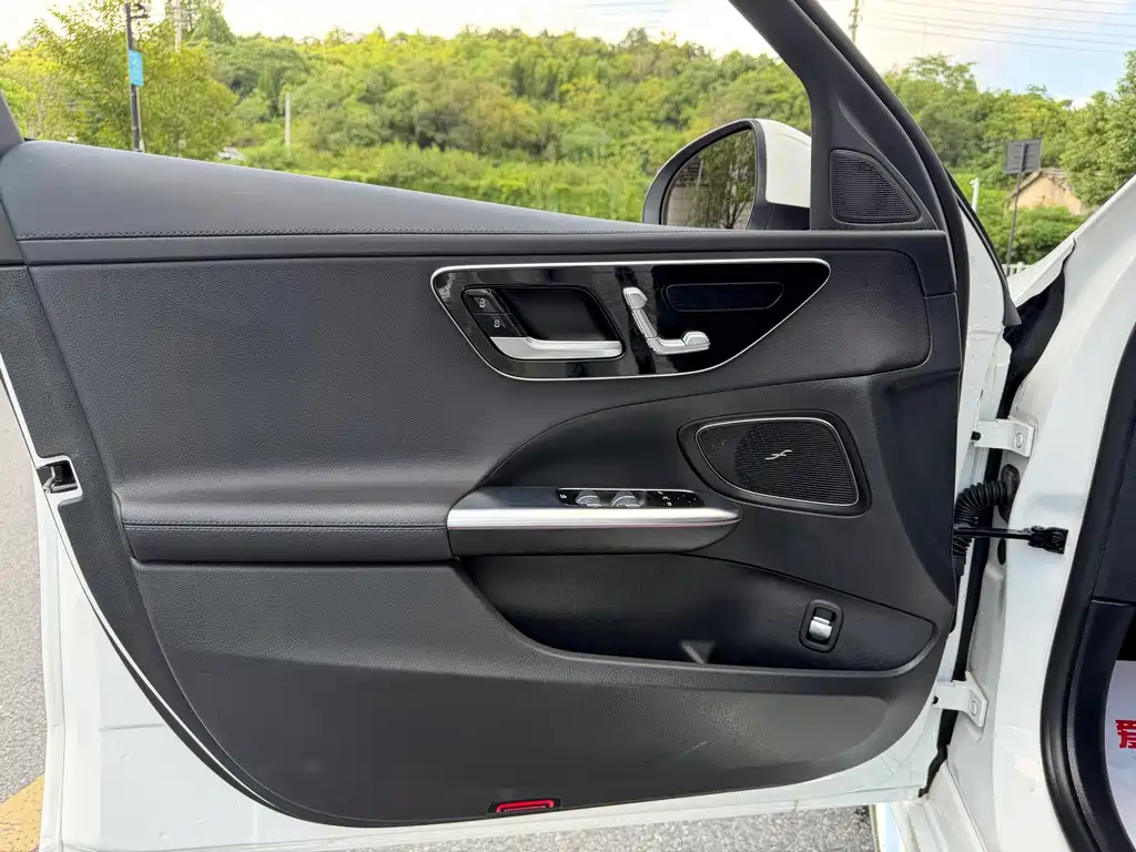 Mercedes-Benz C-Class — миниатюра 4