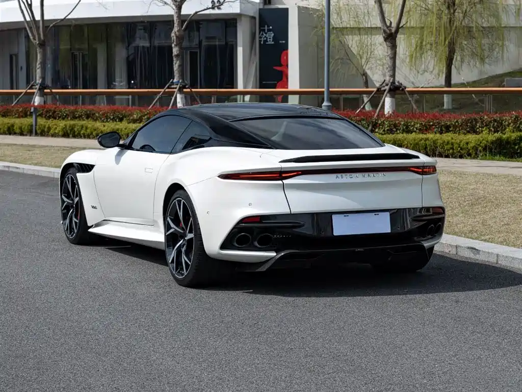 Aston Martin DBS — миниатюра 6