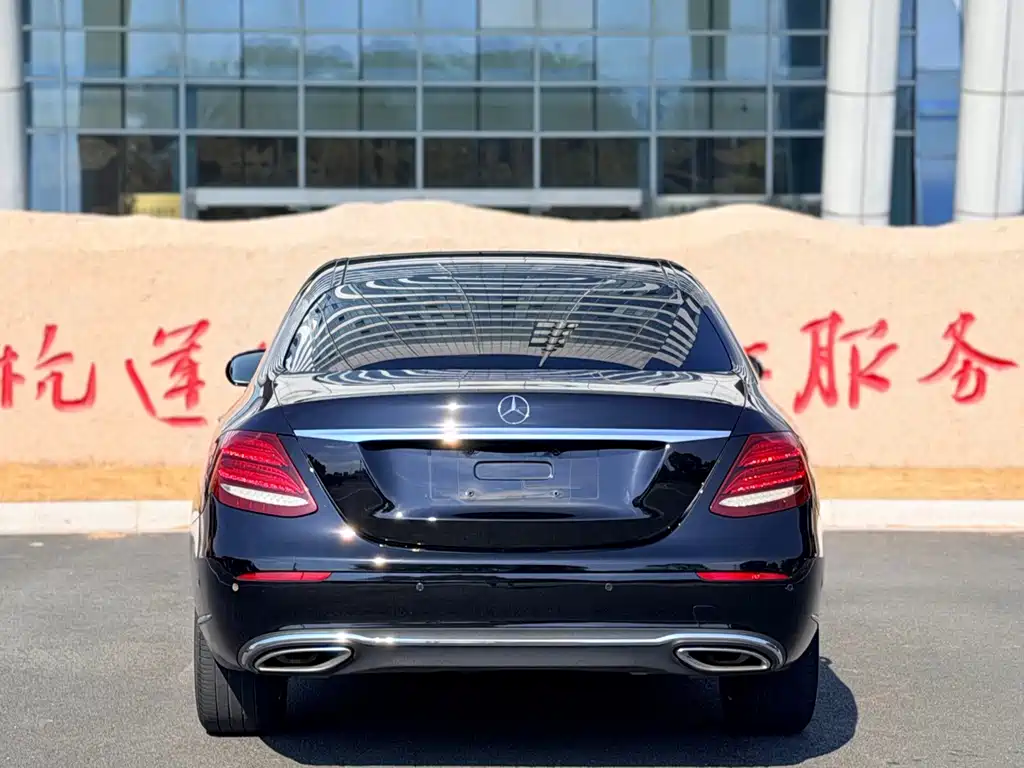 Mercedes-Benz E-Class — миниатюра 9