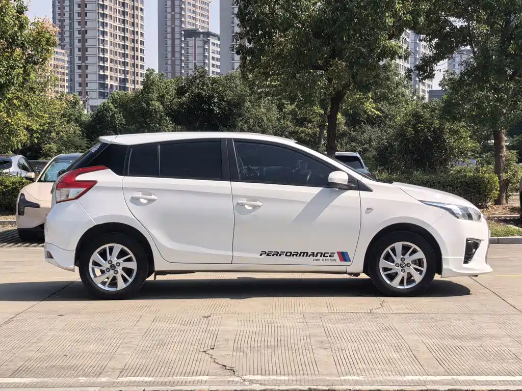 Toyota Yaris L — миниатюра 4