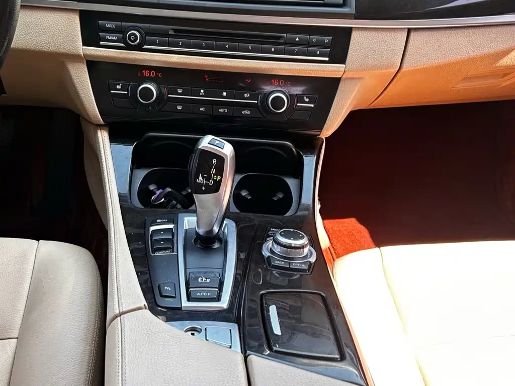 BMW 5 Series — миниатюра 21