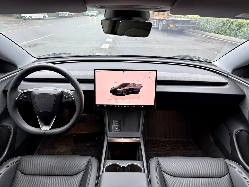 Tesla Model 3 — миниатюра 10