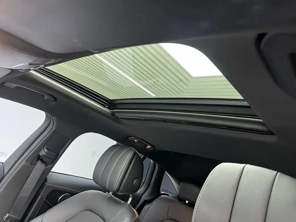 Mercedes-Benz EQC — миниатюра 14