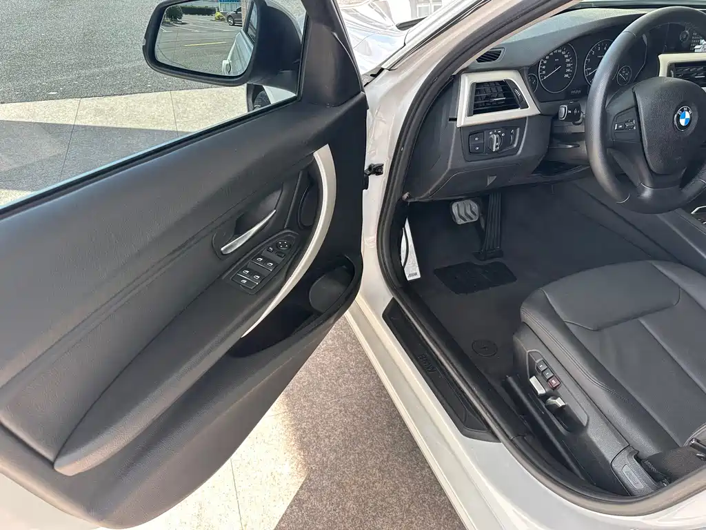 BMW 3 Series — миниатюра 12