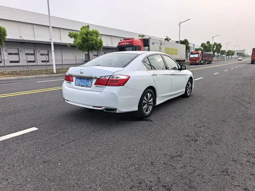 Honda Accord — миниатюра 9