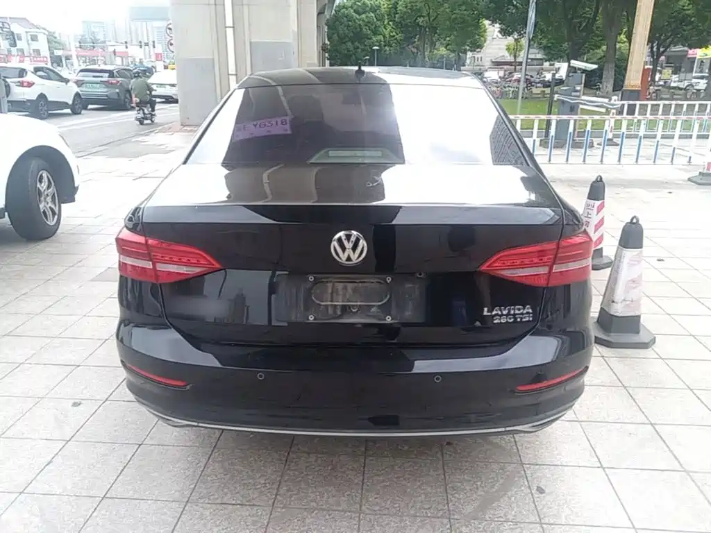 Volkswagen Lavida — миниатюра 6