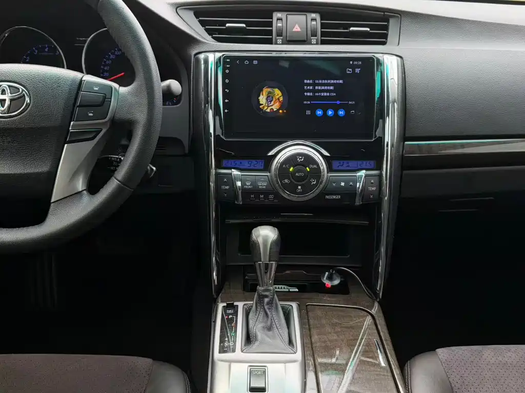 Toyota Reiz — миниатюра 14