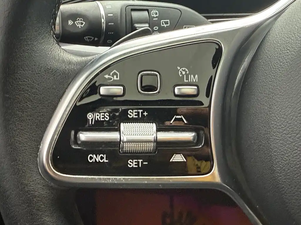 Mercedes-Benz EQC — миниатюра 17
