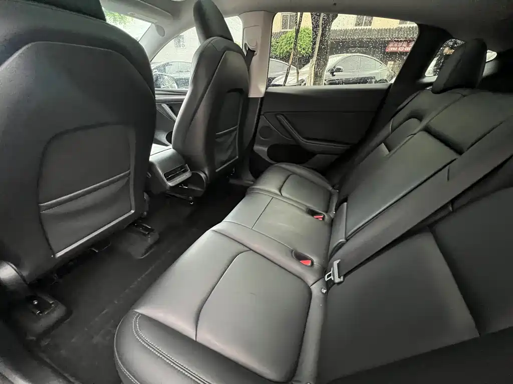 Tesla Model Y — миниатюра 8