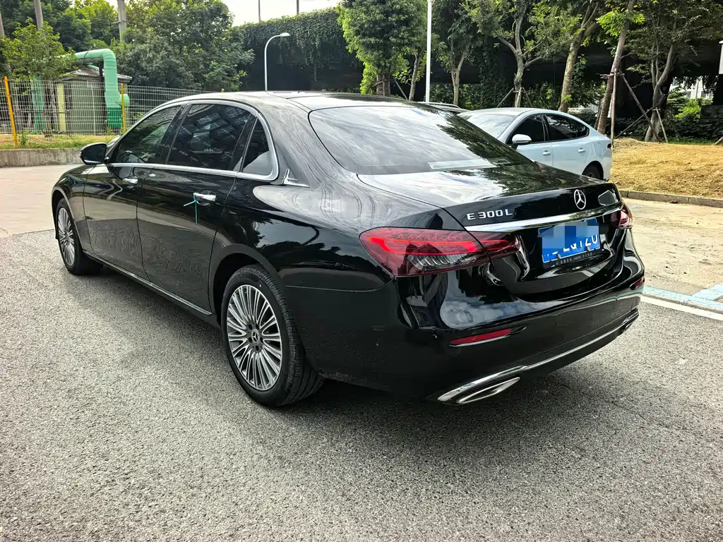 Mercedes-Benz E-Class — миниатюра 6