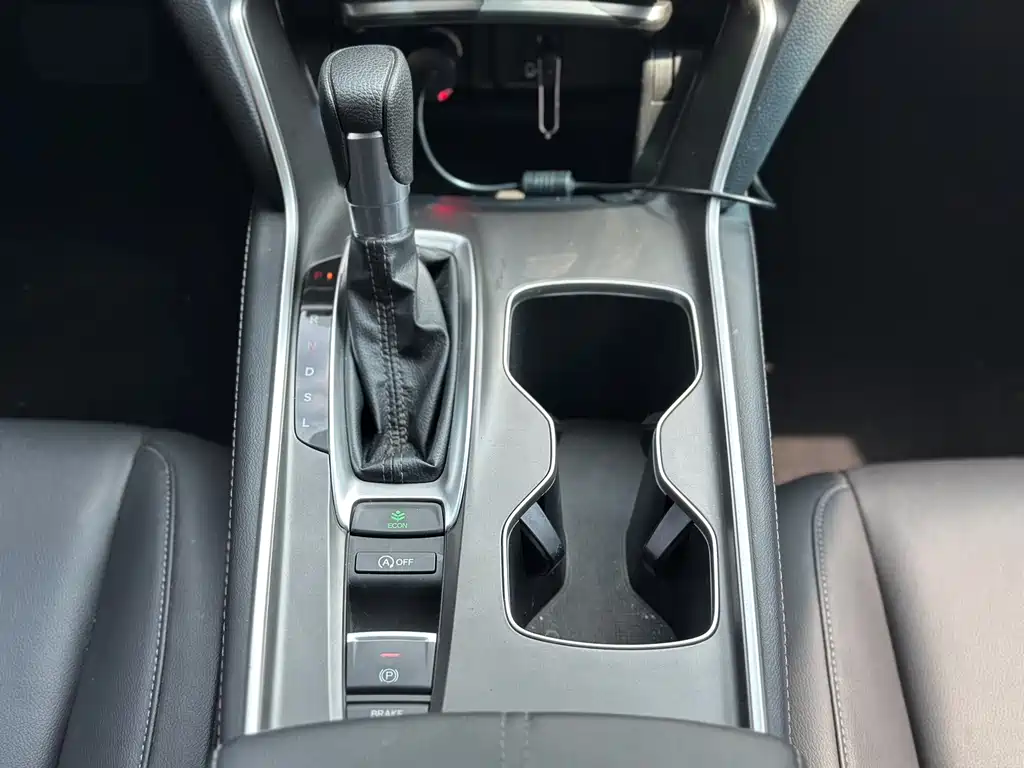 Honda Accord — миниатюра 12