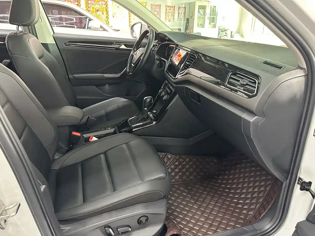 Volkswagen T-Roc — миниатюра 8