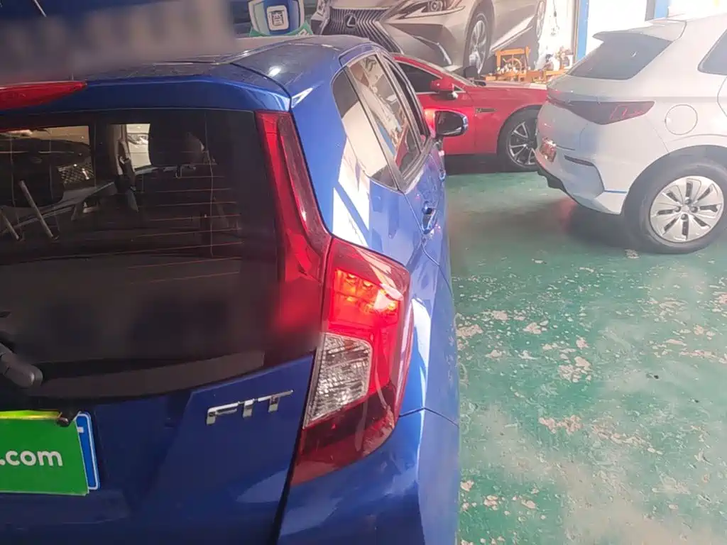 Honda Fit — миниатюра 8