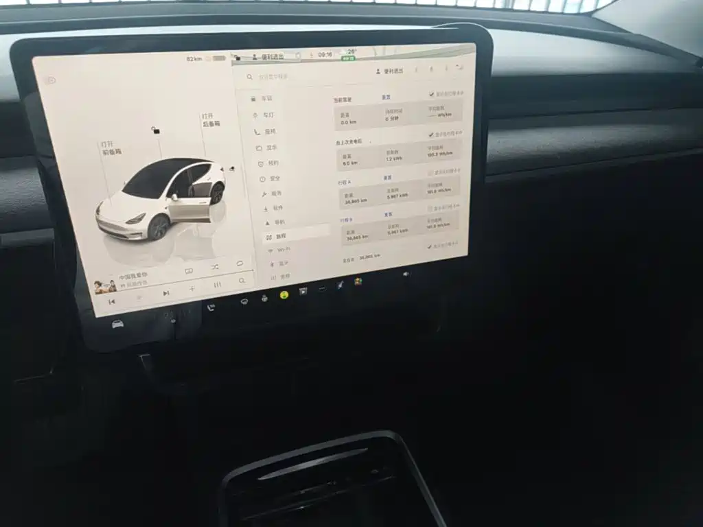 Tesla Model Y — миниатюра 13