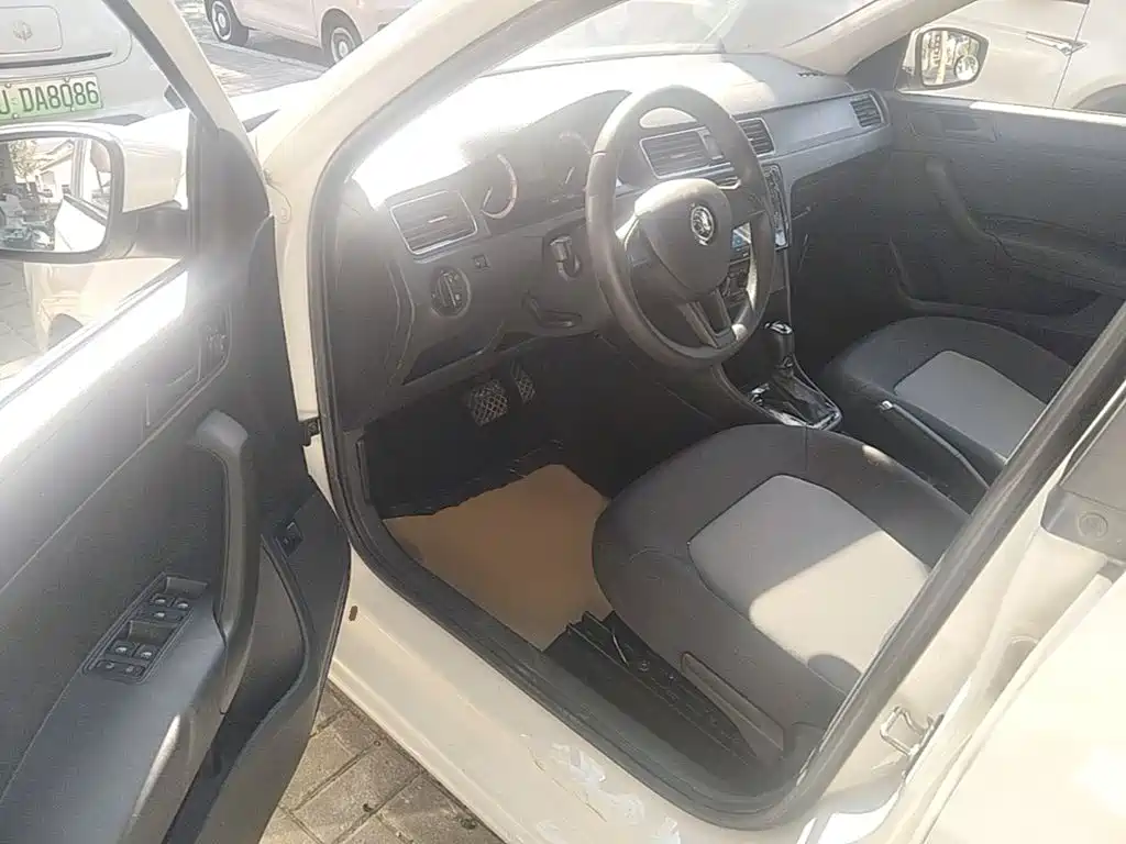 Skoda Rapid — миниатюра 16