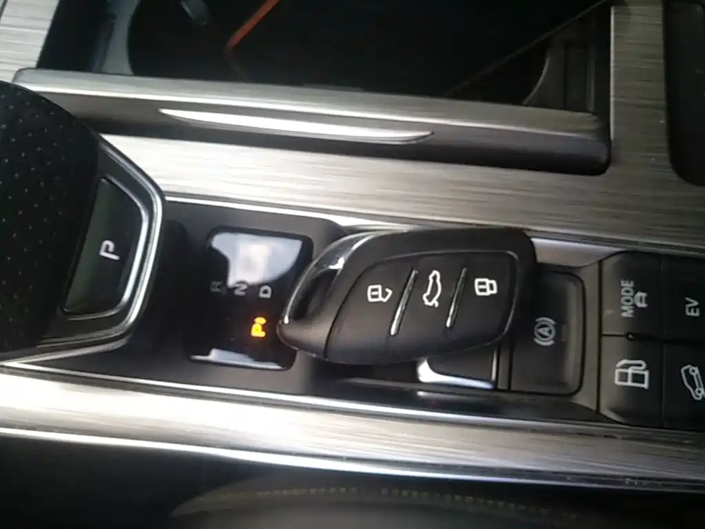 Roewe RX5 New Energy — миниатюра 9