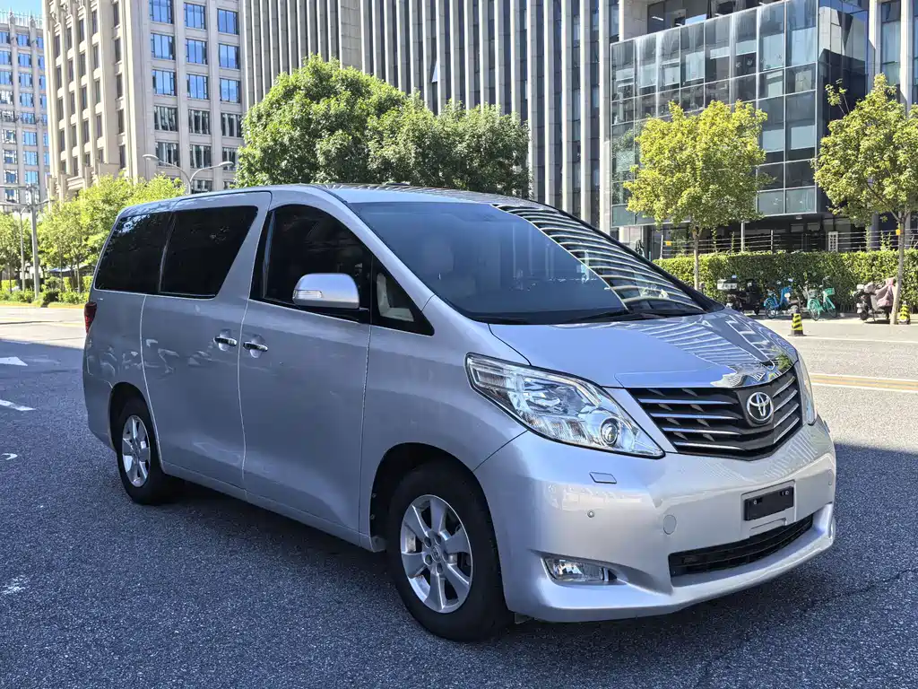 Toyota Alphard — миниатюра 9