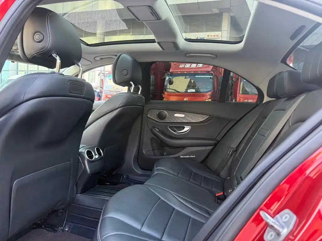 Mercedes-Benz C-Class — миниатюра 6