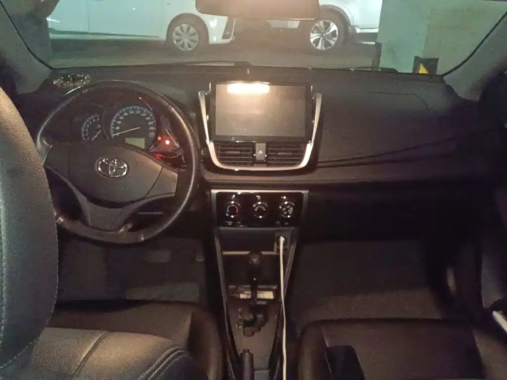 Toyota Yaris L — миниатюра 5