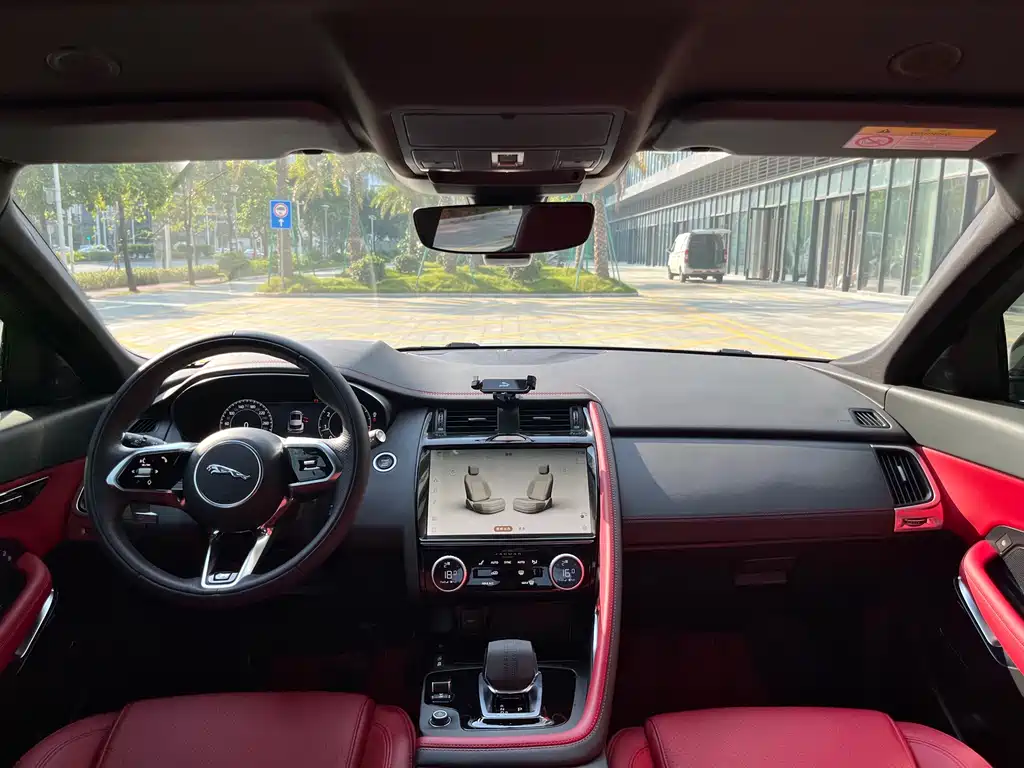 Jaguar E-PACE — миниатюра 8