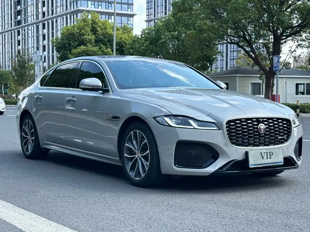 Jaguar XFL — миниатюра 3