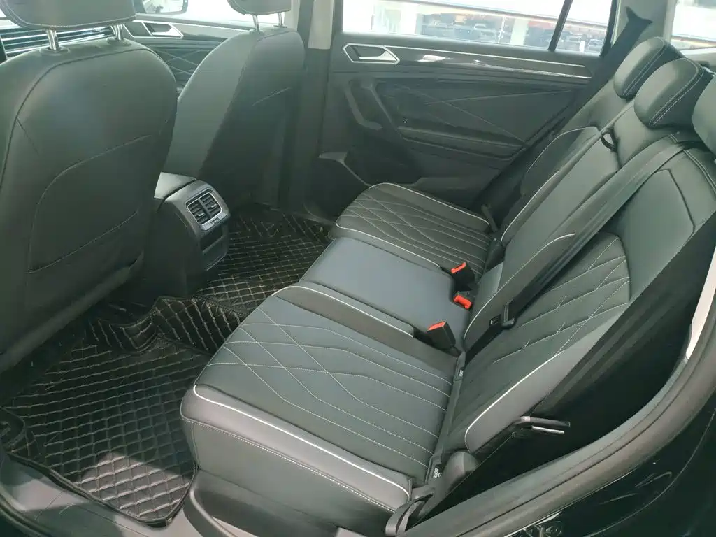 Volkswagen Tiguan L — миниатюра 17