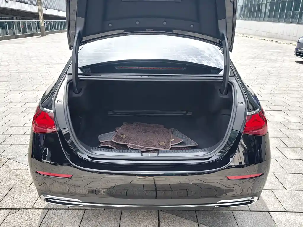 Mercedes-Benz E-Class — миниатюра 22