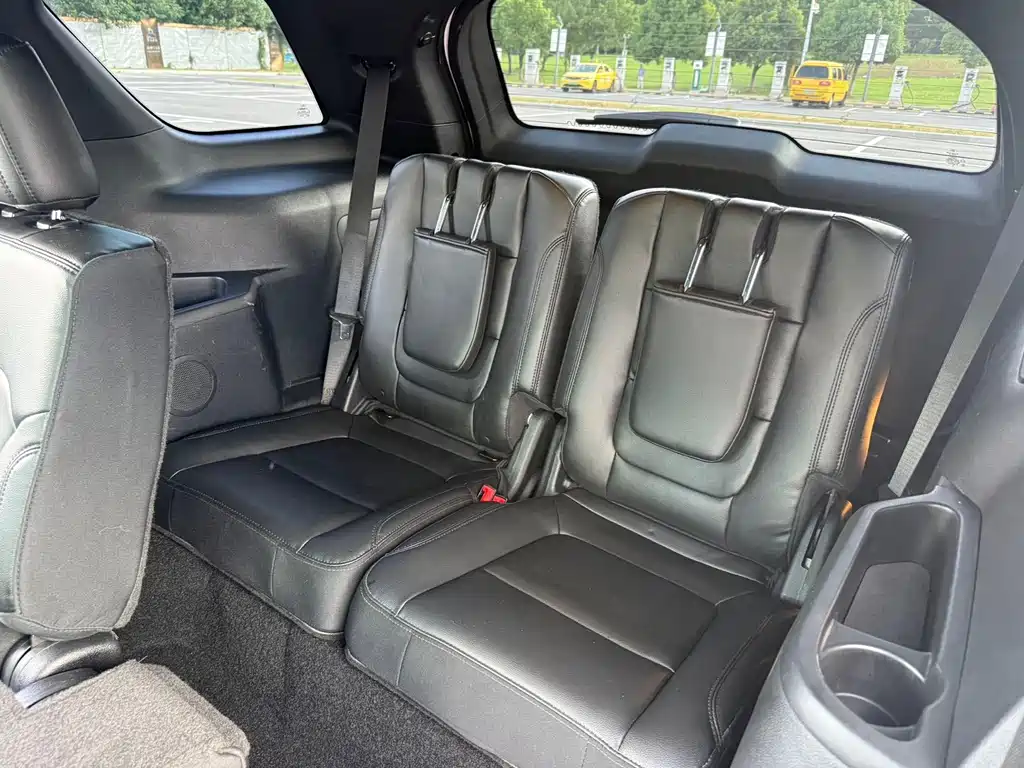 Ford Explorer (Import) — миниатюра 18