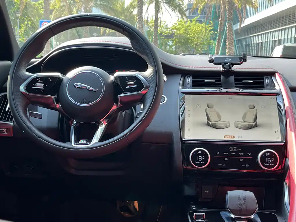 Jaguar E-PACE — миниатюра 11