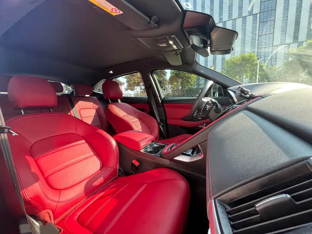 Jaguar E-PACE — миниатюра 14