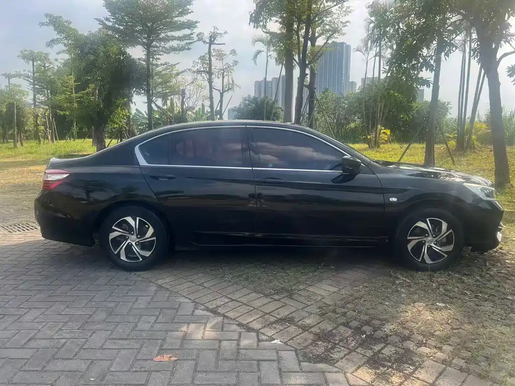 Honda Accord — миниатюра 11