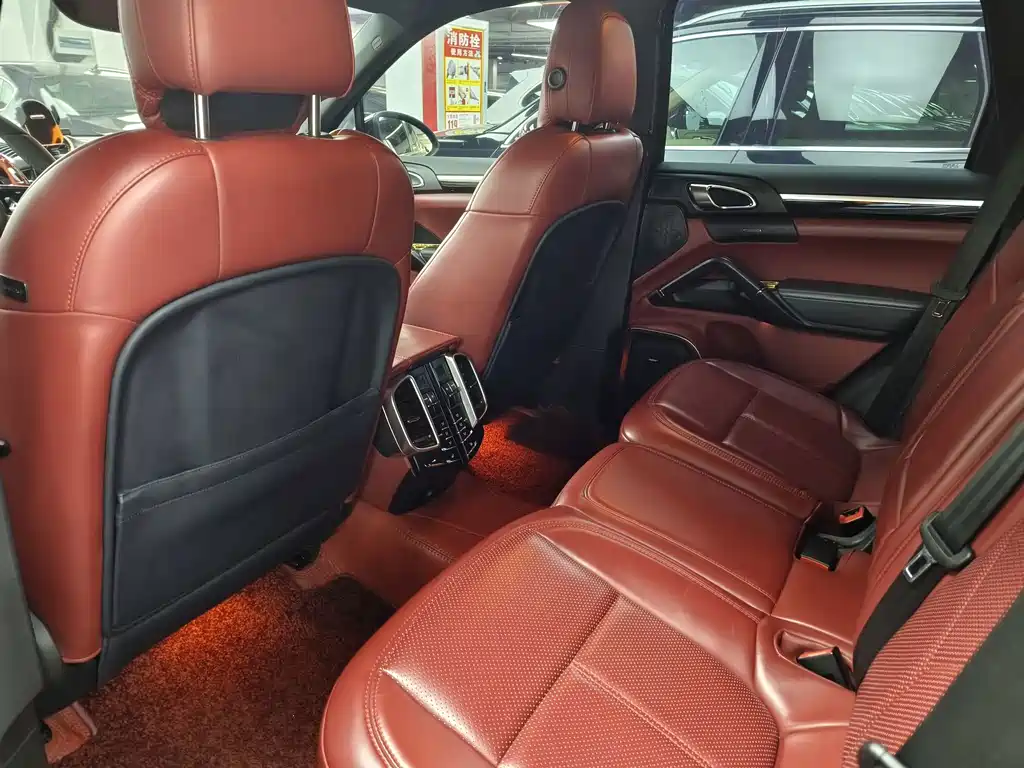 Porsche Cayenne — миниатюра 7