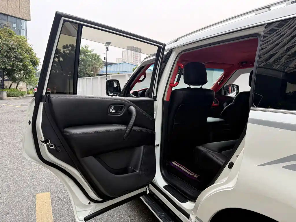 Nissan Patrol — миниатюра 12