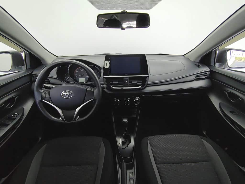Toyota Vios 1.5 л 2021 г. Белый, пробег 37500 км