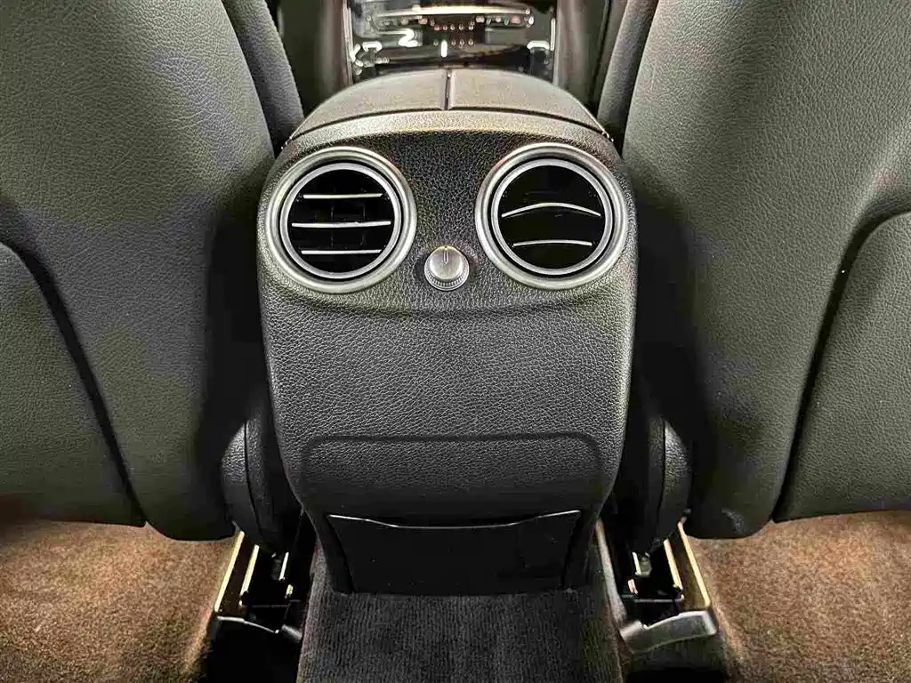 Mercedes-Benz EQC — миниатюра 30